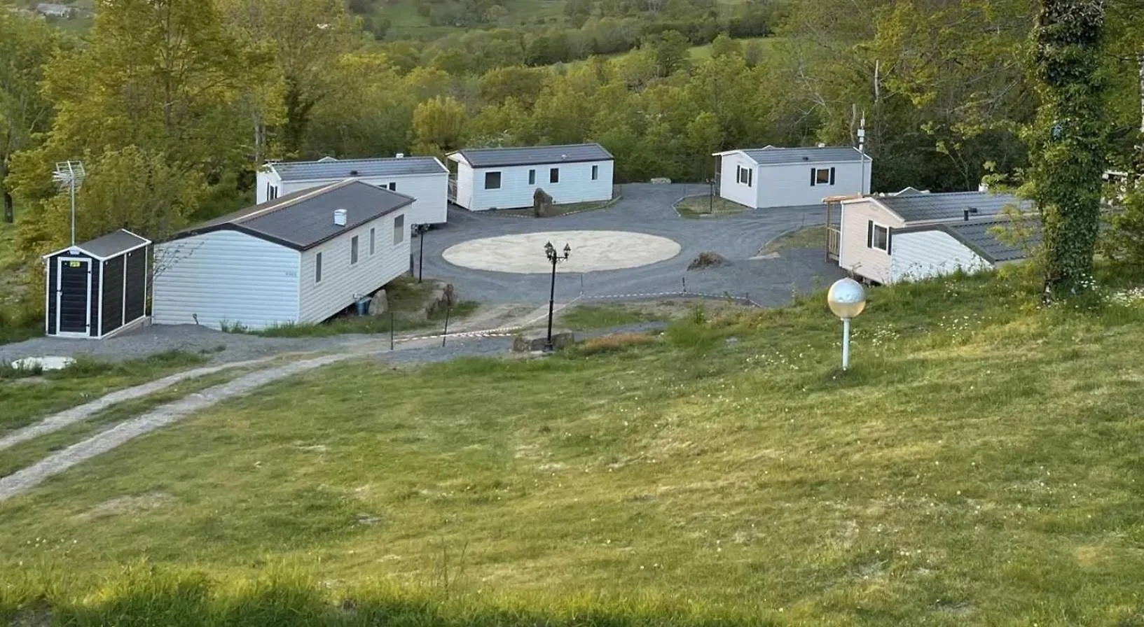 Argences-en-Aubrac Camping 3 Etoiles - Piscine - Eehgge
