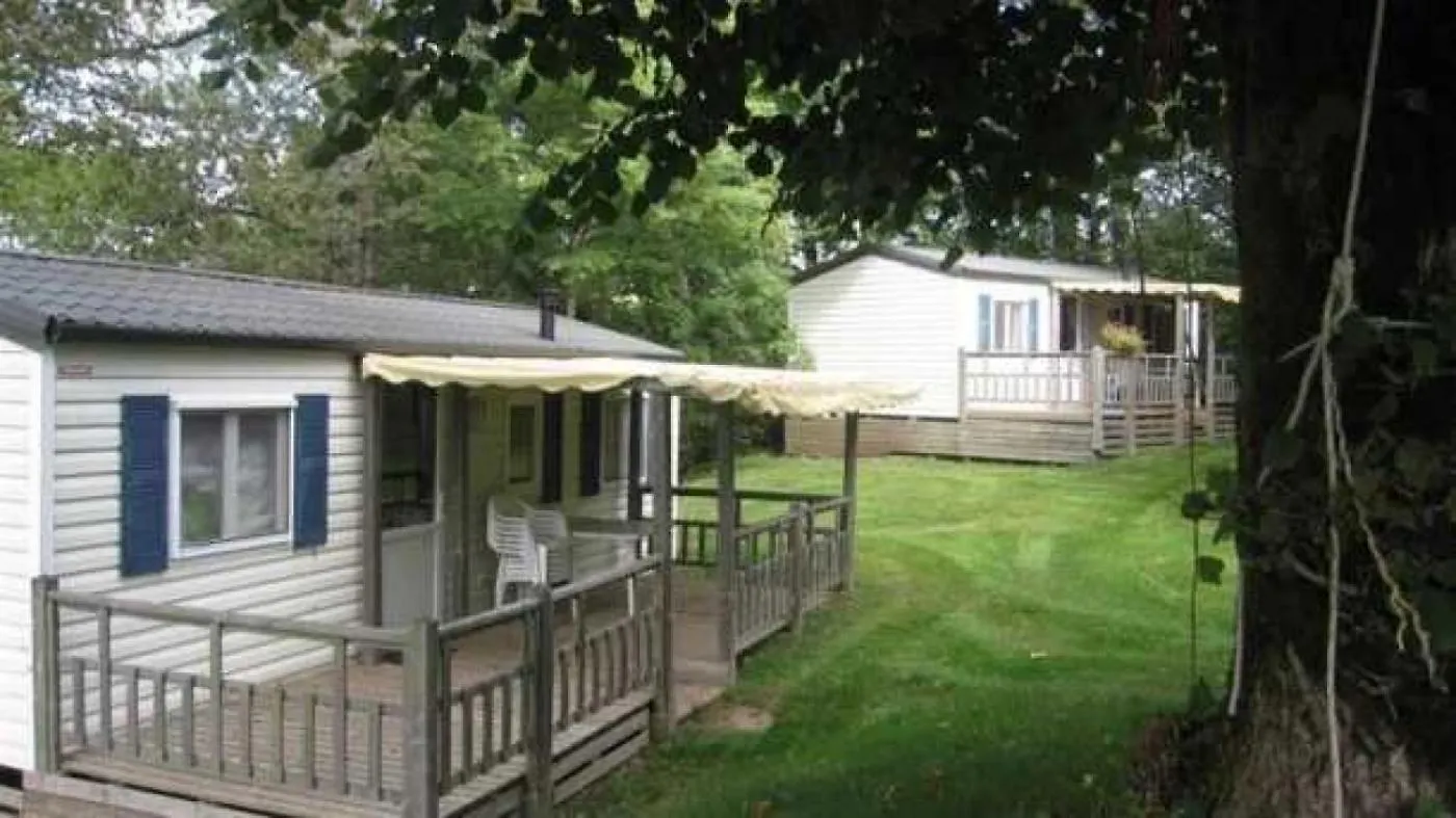 Argences-en-Aubrac Camping 3 Etoiles - Piscine - Eehgge אתר קמפינג